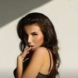 divine_laura